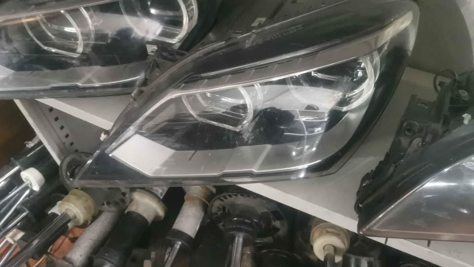 BMW F12 left headlights - Private Seller BMW F12 left headlights - Private Seller