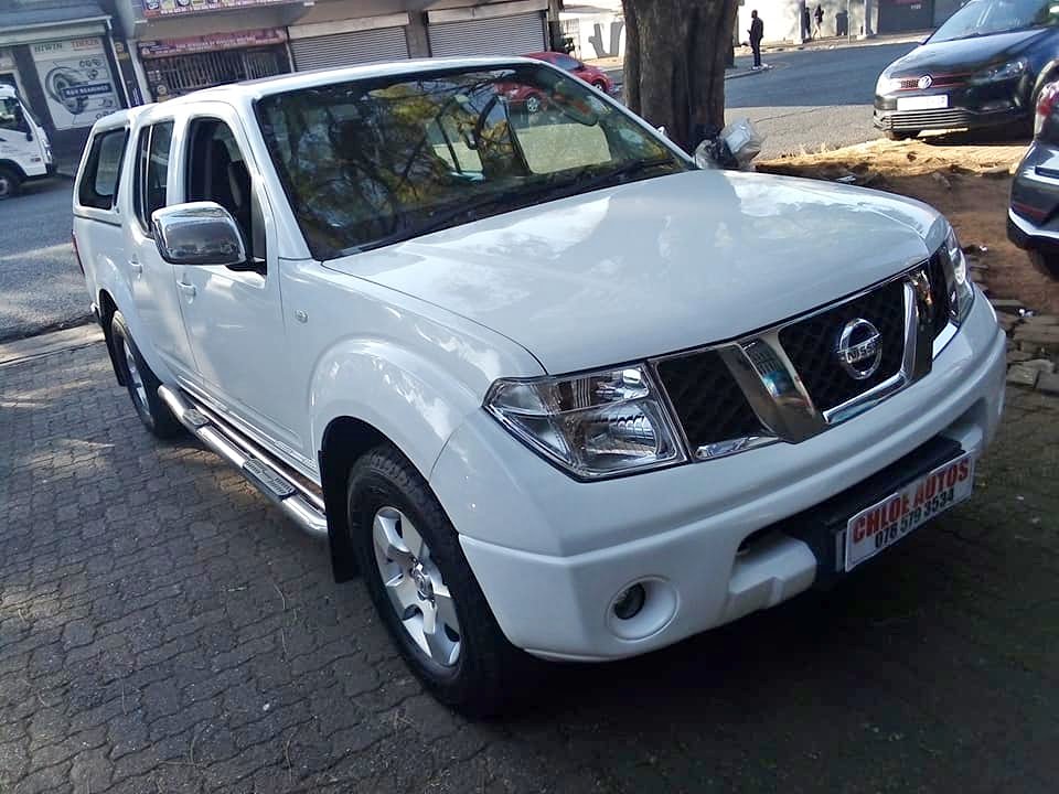 2014 WHITE NISSAN NAVARRA DOUBLE CAB CANOPY MANUAL DIESEL  141000 km
