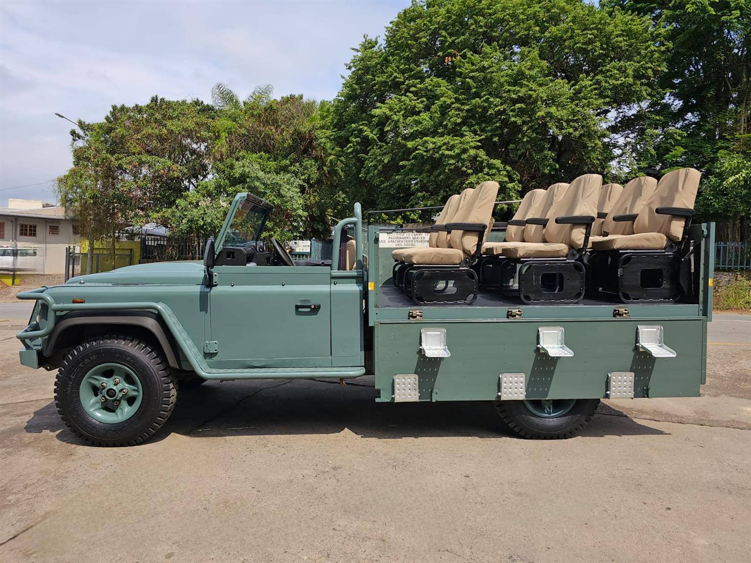 Land Rover Defender 130  – Safari Game Viewer 2.4 TD PUMA