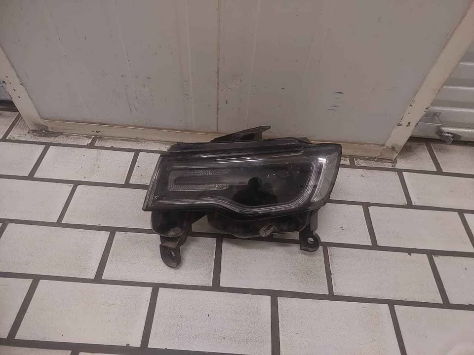 JEEP sherlok headlight left side - Private Seller JEEP sherlok headlight left side - Private Seller