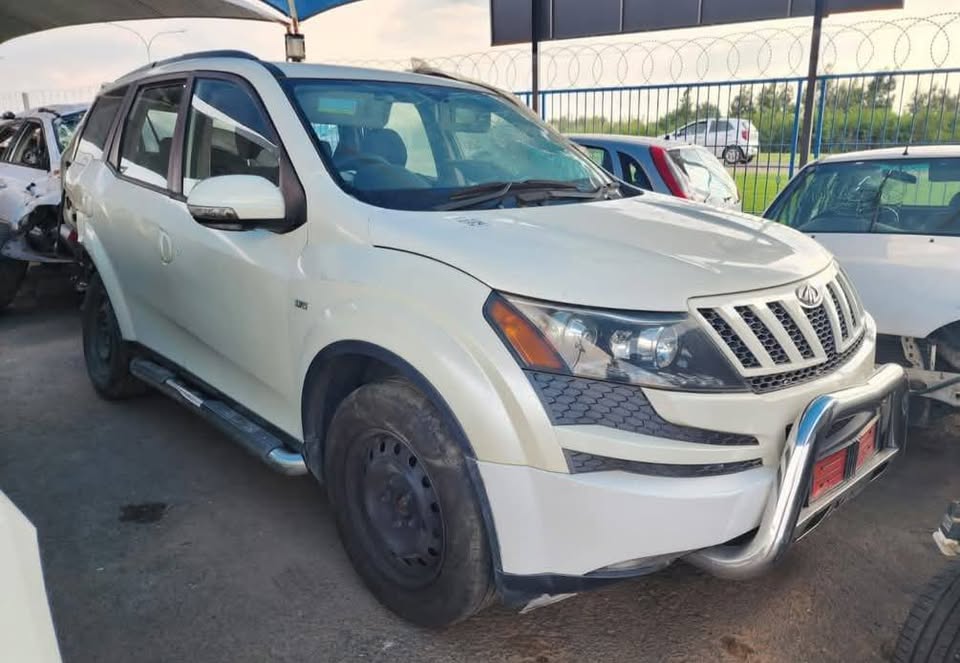 2012 Mahindra XUV500 2.2D stripping for parts for my number WhatsApp or cell