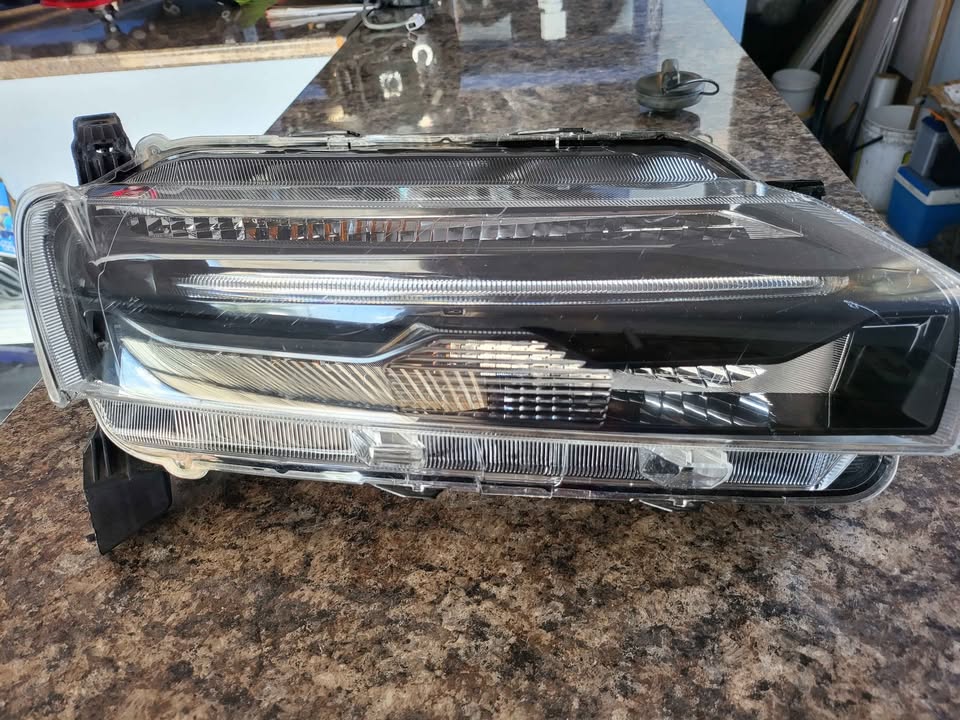 2022 Renault Kwid right headlight for sale - Private Seller