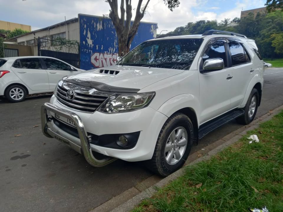 2011 Toyota Fortuner 3.0 D4D Diesel, Manual 4x4, White, 98000kms