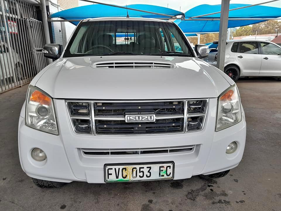 2010 ISUZU KB300 LX HARDBODY 4X2 DOUBLE CAB WITH CANOPY MANUAL