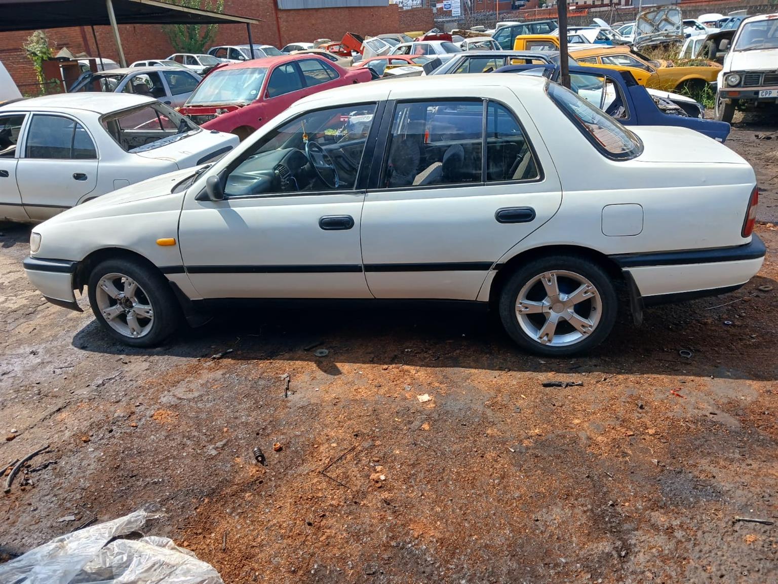 NISSAN SENTRA BODY PARTS + ENGINE AND GEARBOX FOR SALE