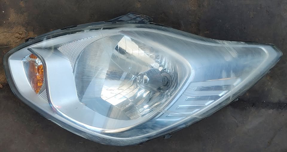 FORD FIGO LEFT FRONT HEADLIGHT - Private Seller FORD FIGO LEFT FRONT HEADLIGHT - Private Seller