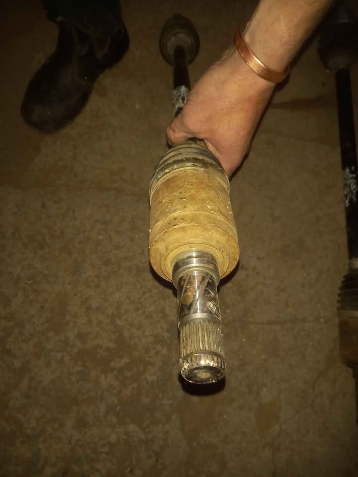 VOLVO XC90 D5 2.4D REAR DRIVING SHAFT L&R