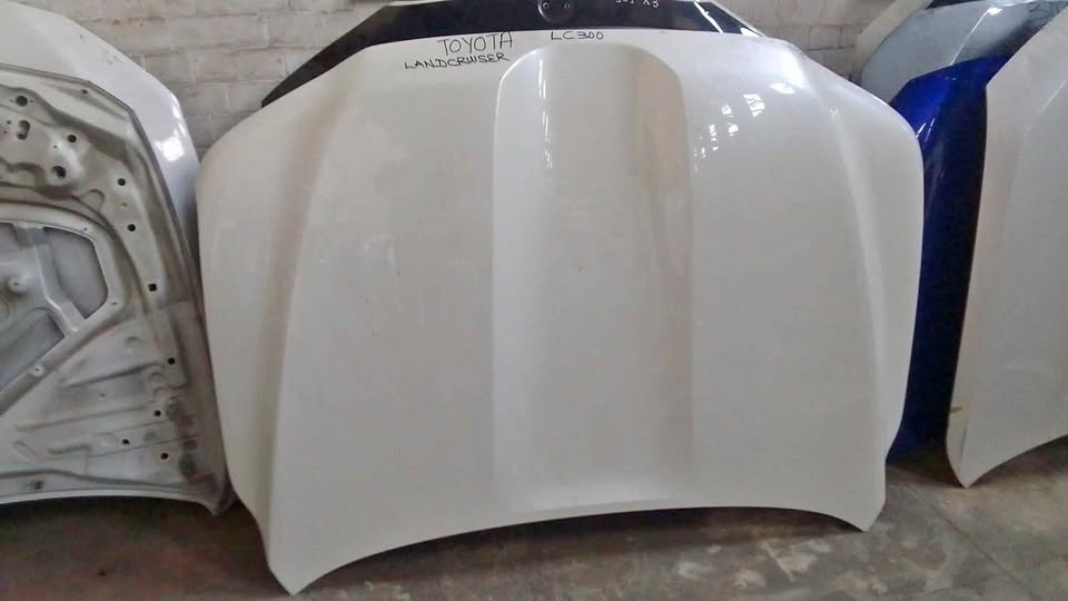 Toyota land cruiser Prado LC 300 Bonnet - Private Seller Toyota land cruiser Prado LC 300 Bonnet - Private Seller