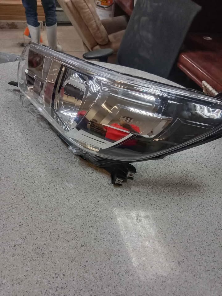 Left gd6 Toyota Hilux headlight - Private Seller