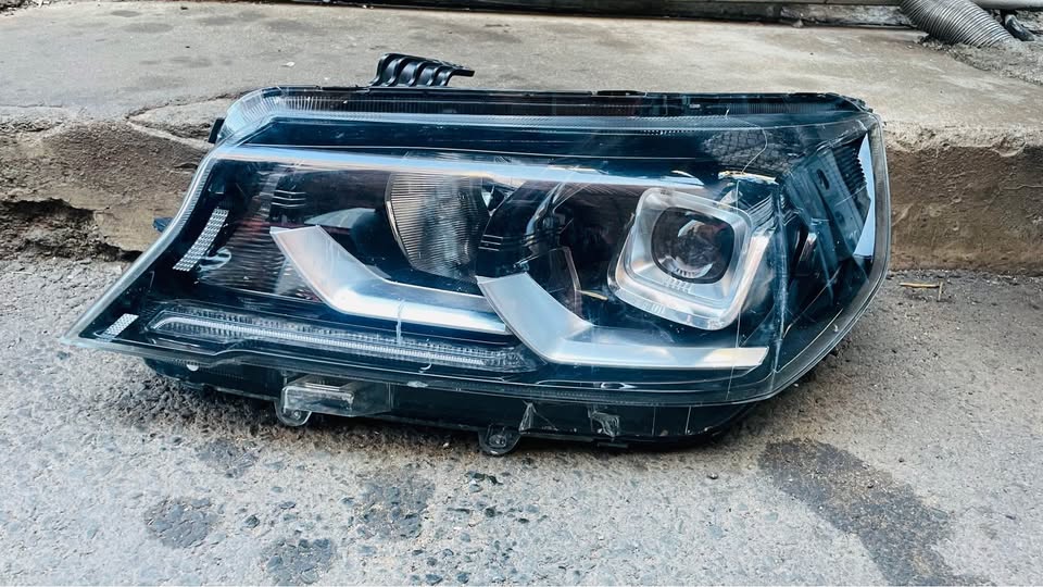 Peugeot Landtrek headlight - Private Seller Peugeot Landtrek headlight - Private Seller