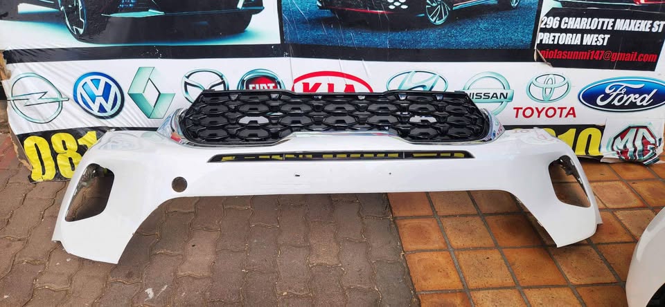 Kia Sonet front bumper and grill super clean - Private Seller
