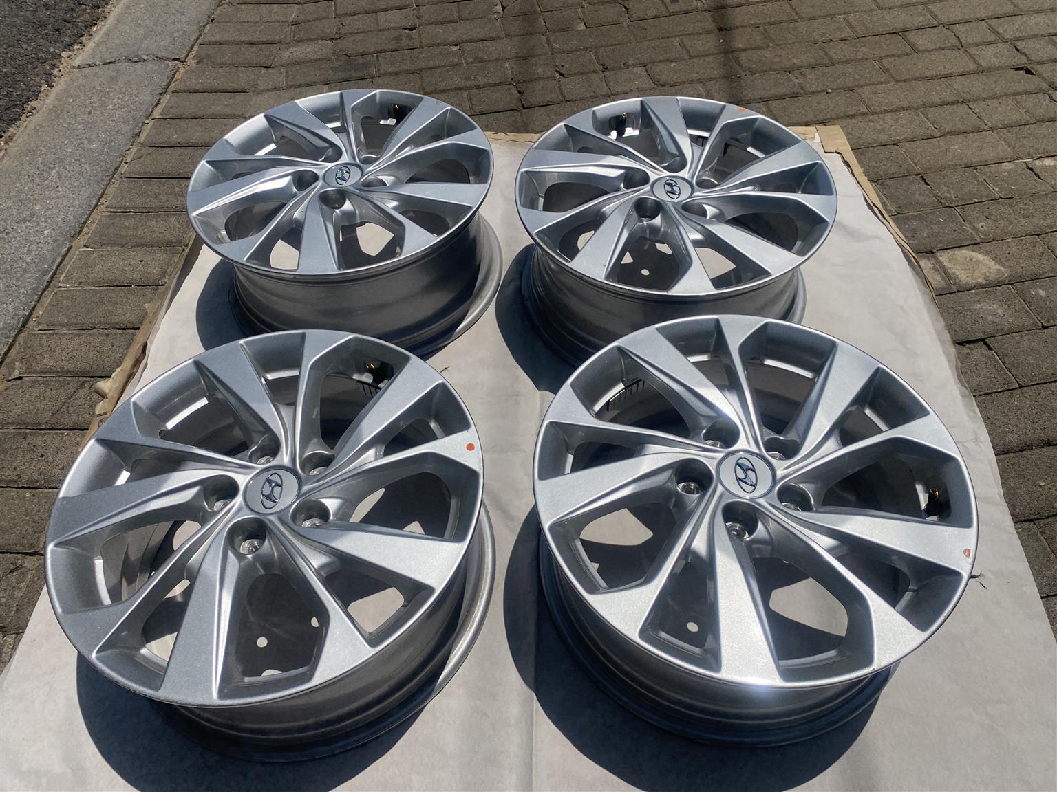 2017 HYUNDAI TUCSON 17 INCH MAG RIMS FOR SALE. IN PRISTINE CONDITION - Private Seller