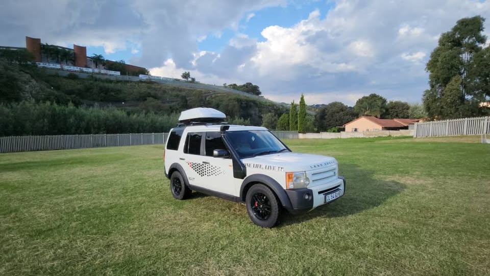 KEYONA Land Rover Discovery TDV6 HSE Luxury 7-Seater — Drive Your Dream Today