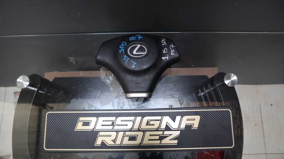LEXUS 1 IS300/200 AIR BAG - Private Seller LEXUS 1 IS300/200 AIR BAG - Private Seller