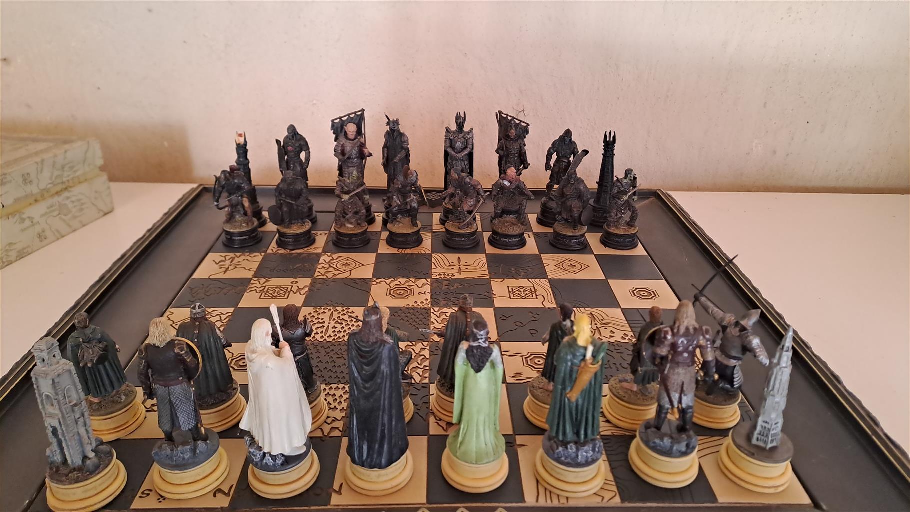 Eaglemoss Lord of the Rings chess set Eaglemoss Lord of the Rings chess set