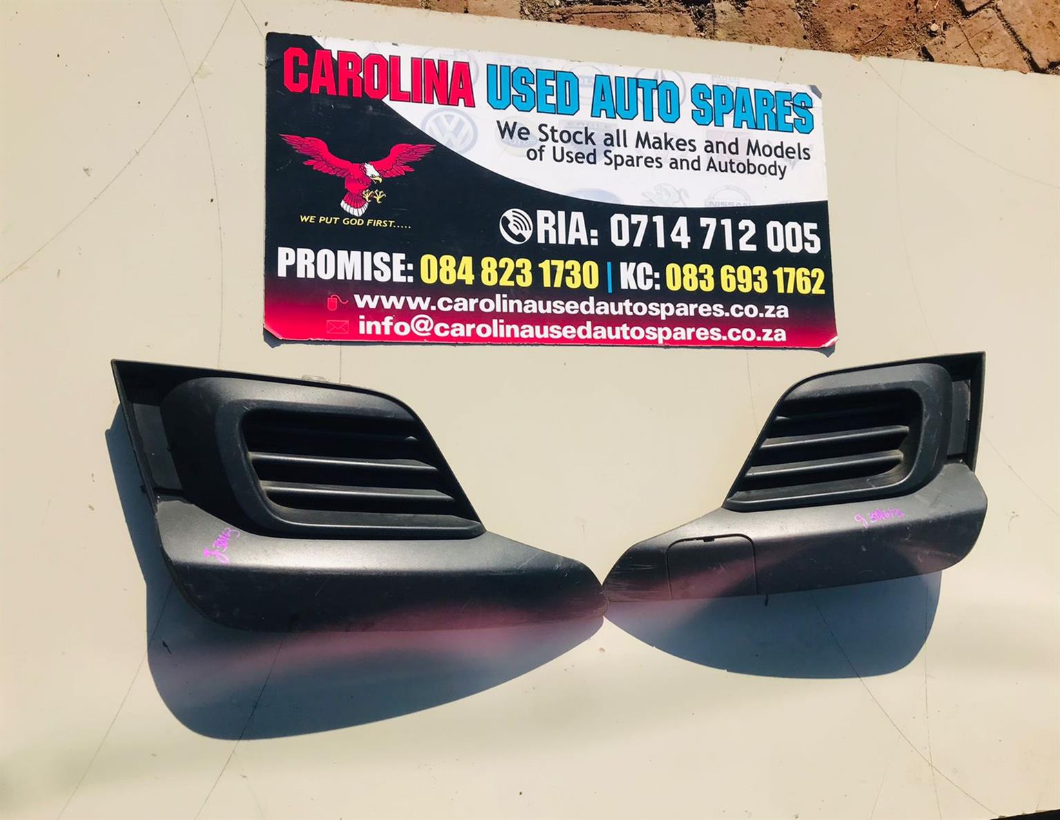 Renault Sandero left and right foglight cover - Private Seller Renault Sandero left and right foglight cover - Private Seller