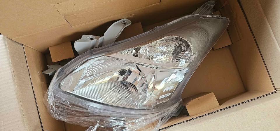 Toyota Avanza mk2 Right headlight - Private Seller