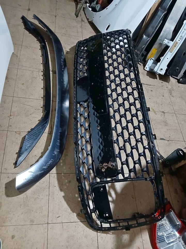 Hyundai staria grill - Private Seller Hyundai staria grill - Private Seller