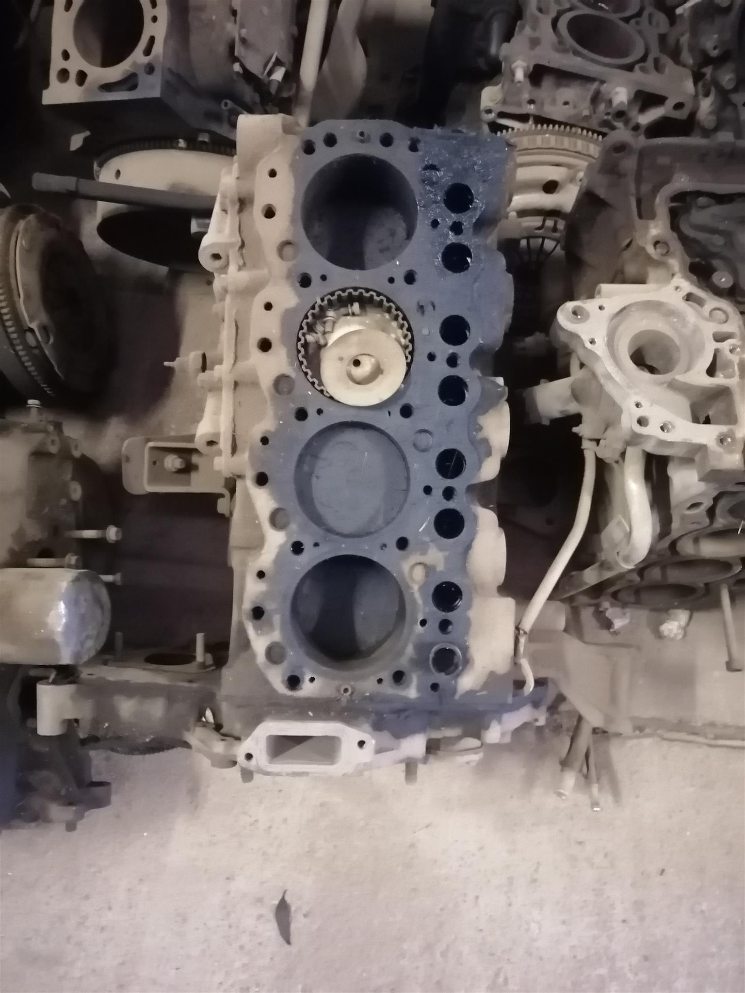 Stripping Nissan 2.5 block crank and pistons for spares - Private Seller