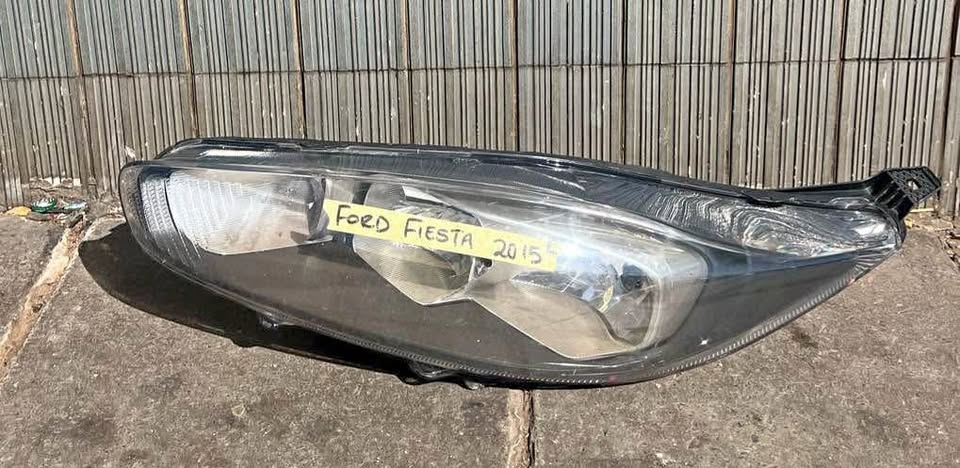 Ford Fiesta headlight - Private Seller Ford Fiesta headlight - Private Seller
