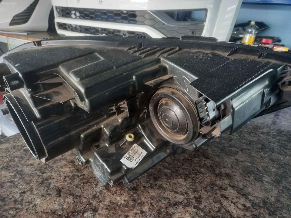 2018 Ford exosport left headlight for sale - Private Seller 2018 Ford exosport left headlight for sale - Private Seller