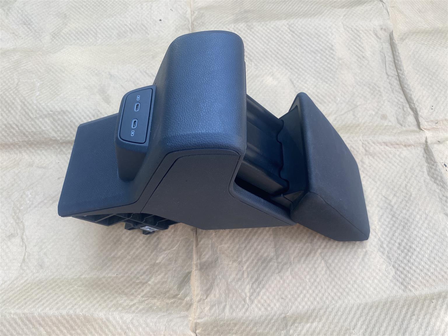 2021 VW POLO 8 CENTER ARM REST FOR SALE. IN PRISTINE CONDITION