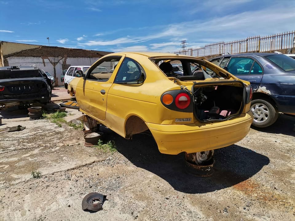 Renault stripping for spares - Private Seller Renault stripping for spares - Private Seller
