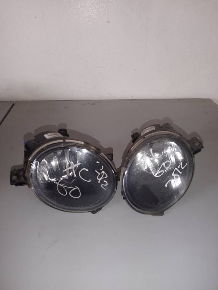 VOLVO XC60 2021 LEFT AND RIGHT FOG LIGHTS FOR SALE - Private Seller VOLVO XC60 2021 LEFT AND RIGHT FOG LIGHTS FOR SALE - Private Seller