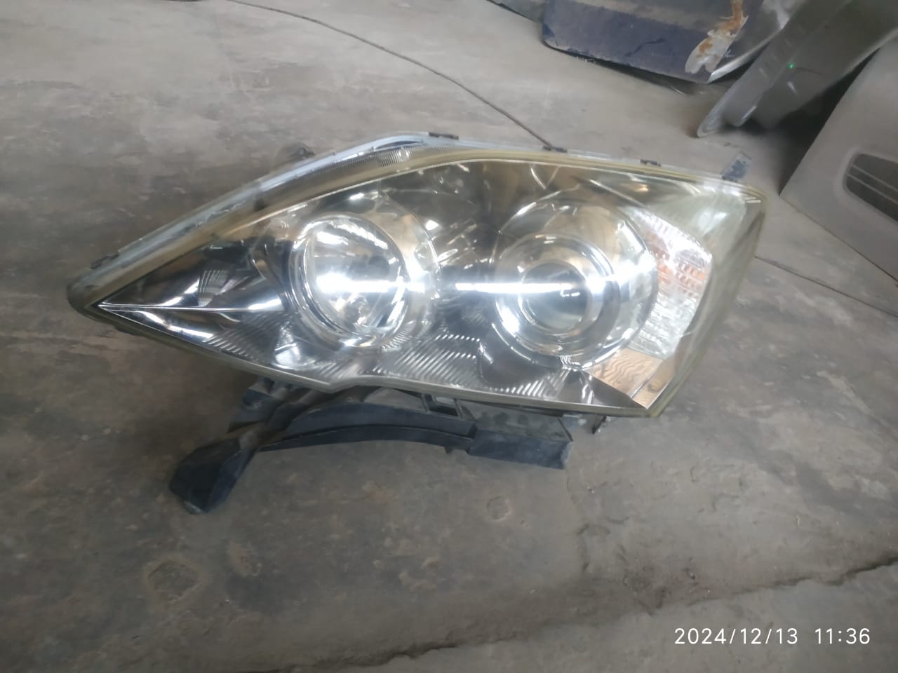 Honda CRV / CR V Xenon left headlight / head lamp for sale - Private Seller Honda CRV / CR V Xenon left headlight / head lamp for sale - Private Seller