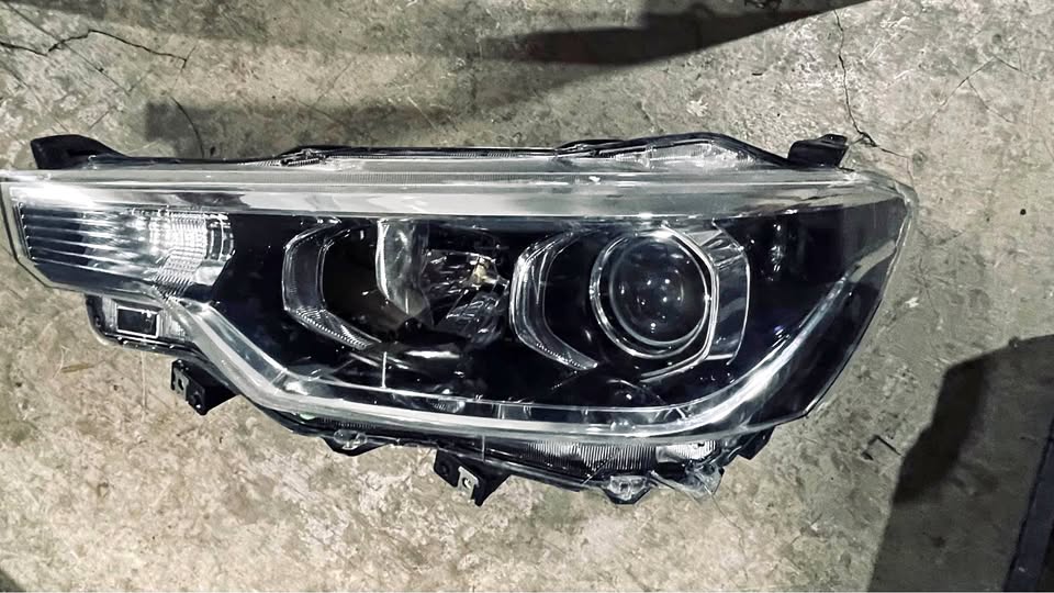 Suzuki Ertiga headlight - Private Seller Suzuki Ertiga headlight - Private Seller