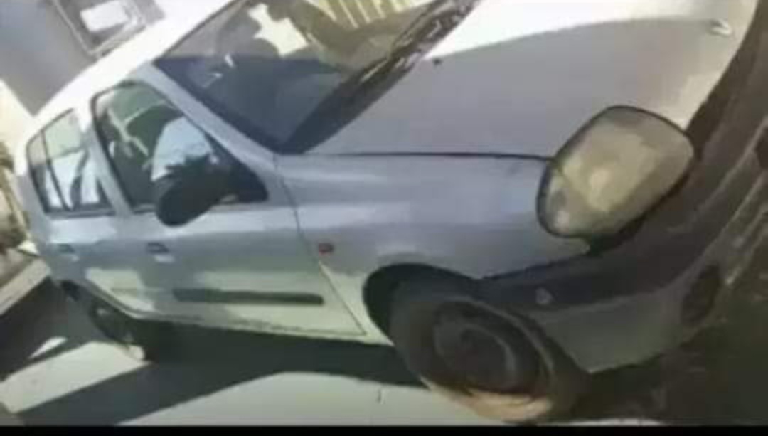 Renault Clio 2000 stripping