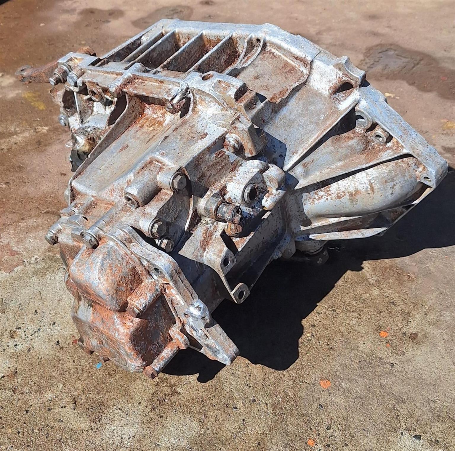 Fiat Uno gearbox 1400L for sale.