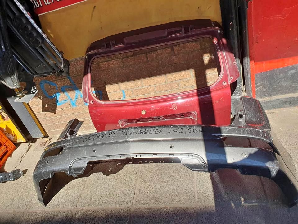 Chevrolet Trailblazer tailgate and back bumper - Private Seller Chevrolet Trailblazer tailgate and back bumper - Private Seller