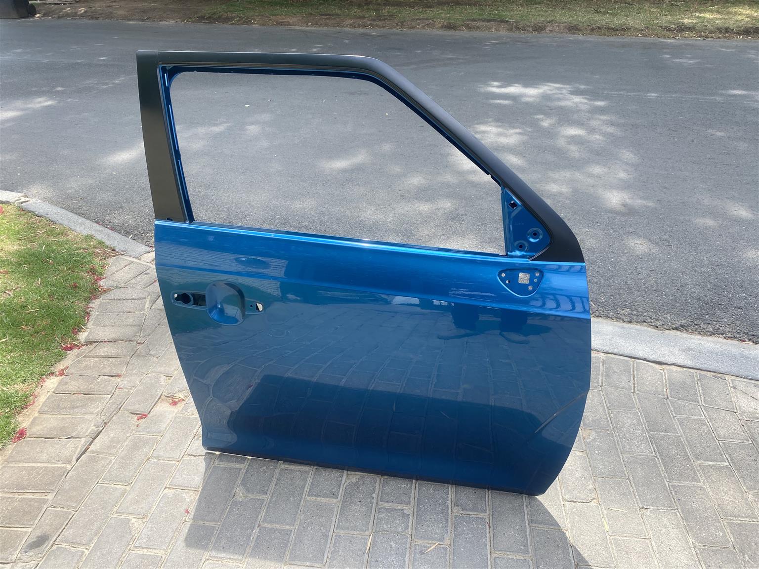 2024 SUZUKI IGNIS RIGHT FRONT DOOR SHELL FOR SALE. IN PRISTINE CONDITION - Private Seller