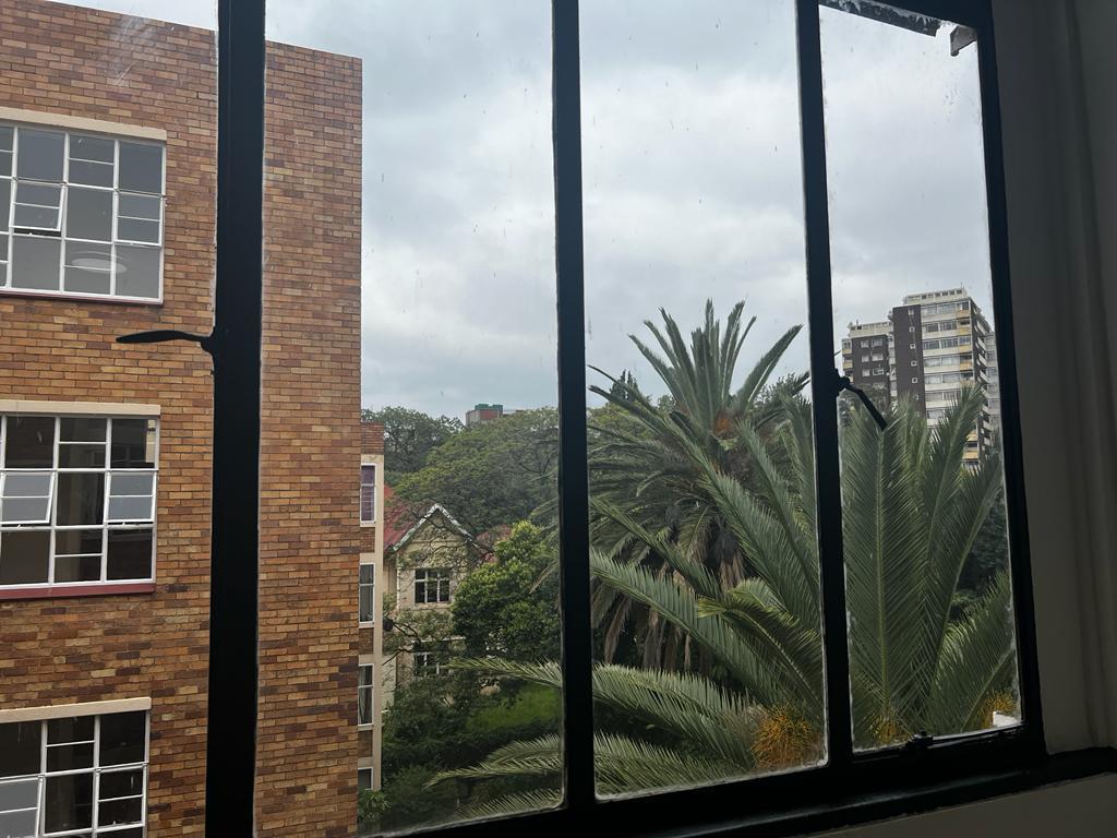 A lovely 2 bedroom apartment situated in a quiet environment in Parktown