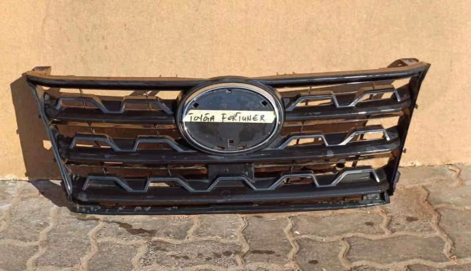 Toyota Fortuner main Grill Call or dm - Private Seller Toyota Fortuner main Grill Call or dm - Private Seller