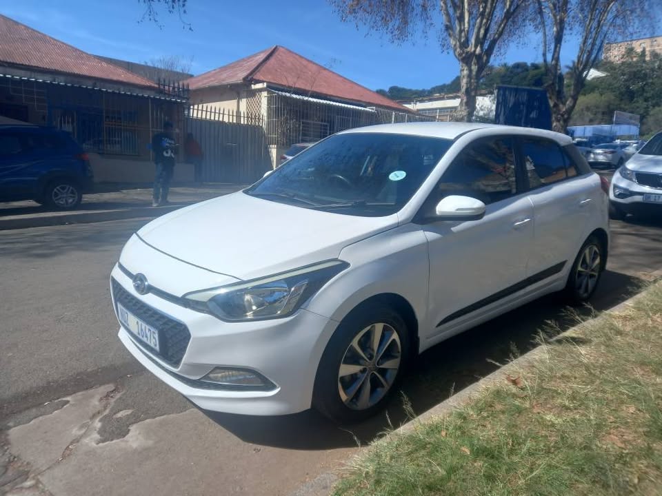2017 Hyundai i20 Petrol, 1.4 Petrol, Manual, White 75000kms