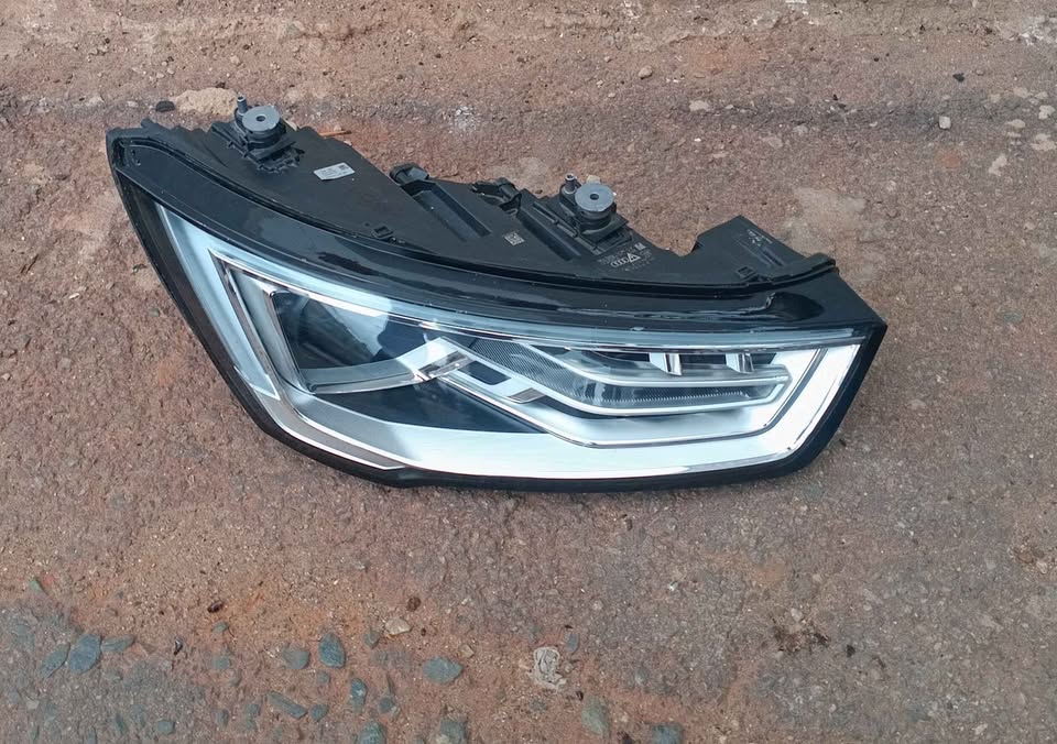 Audi A1 Right-side headlight - Private Seller Audi A1 Right-side headlight - Private Seller