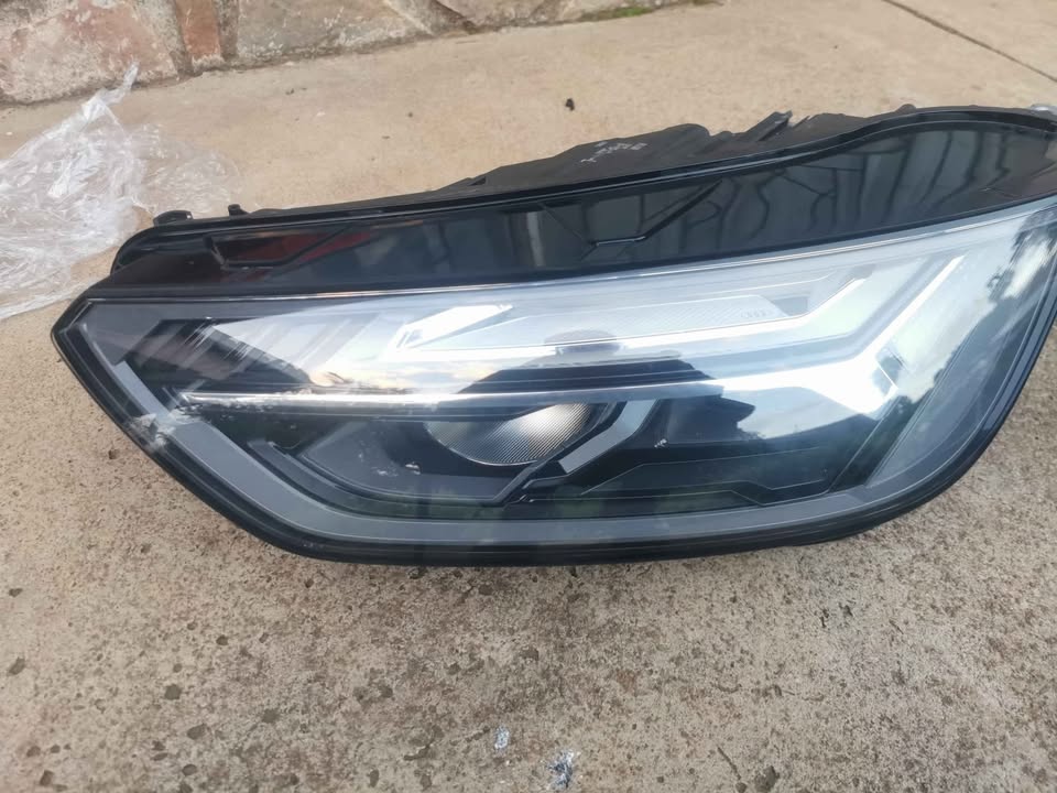 Audi Q5 2024 left headlight - Private Seller Audi Q5 2024 left headlight - Private Seller