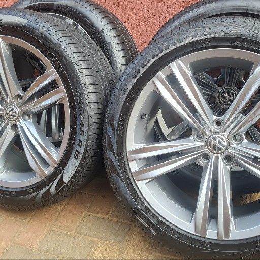 R LINE VW TIGUAN OEM 19INCH MAGS AND TYRES - Private Seller R LINE VW TIGUAN OEM 19INCH MAGS AND TYRES - Private Seller