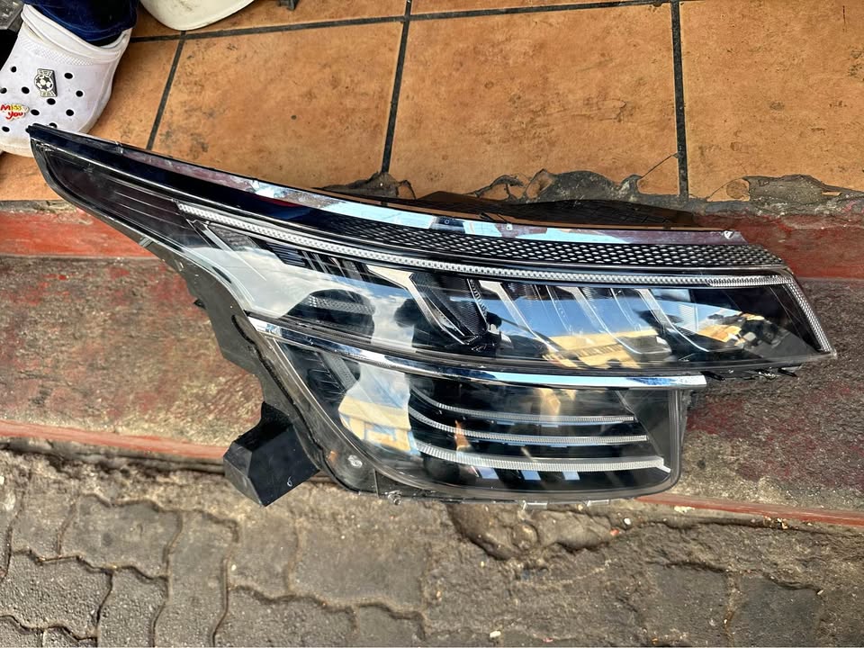 Kia Seltos gt right side headlight - Private Seller Kia Seltos gt right side headlight - Private Seller