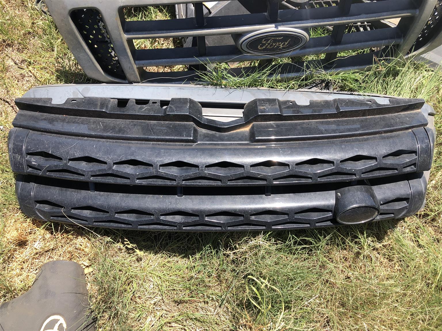 Range Rover Evoque main bumper grill - Private Seller Range Rover Evoque main bumper grill - Private Seller