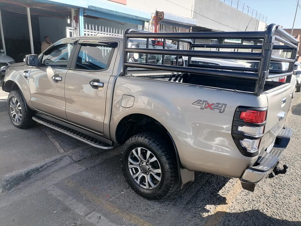 2016 Ford Ranger 3.2 6Speed XLT Automatic Double Cab 4x4 Bakkie with a Leather seat