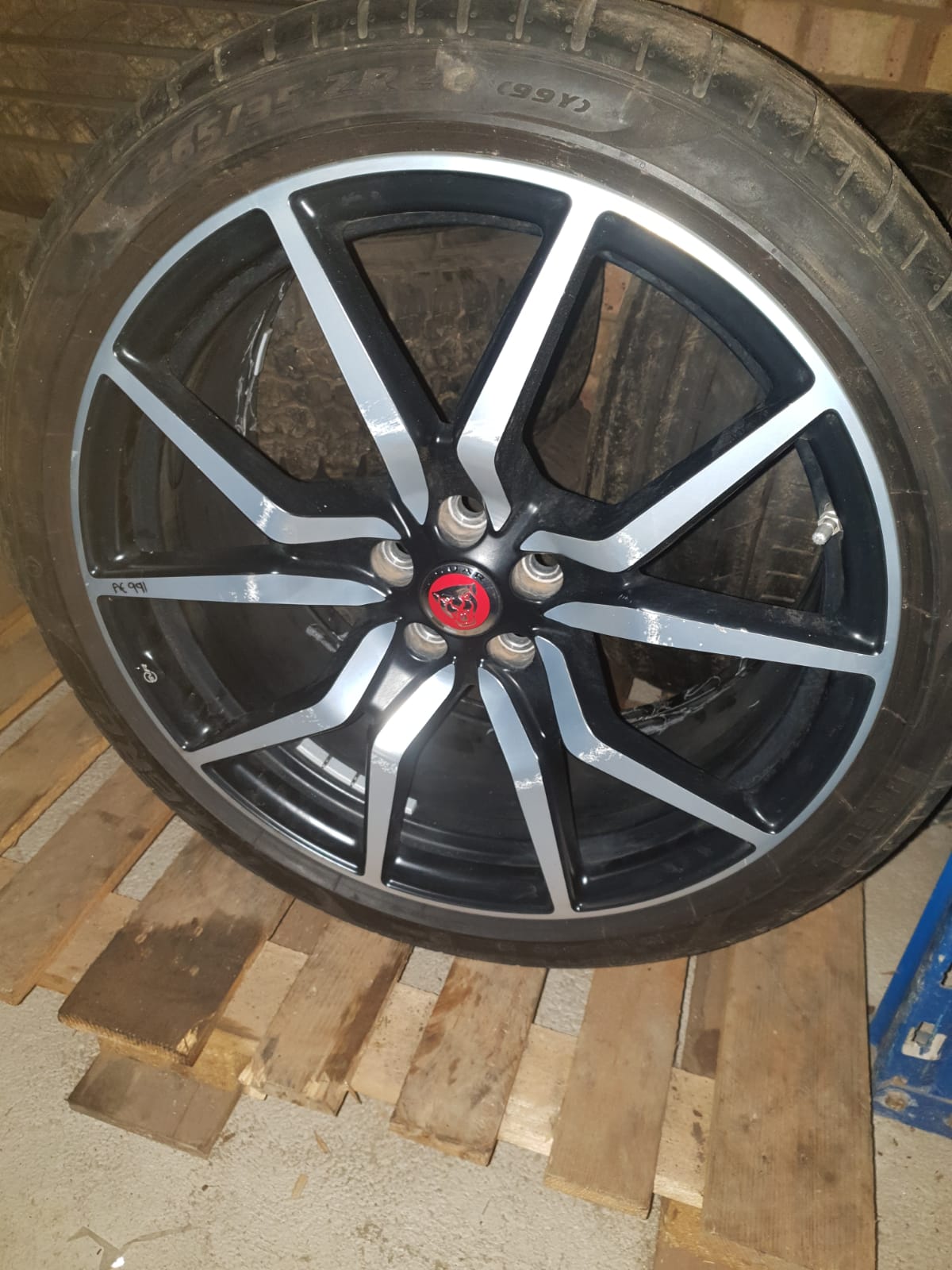 Land Rover & Jaguar Assorted Rims For Sale