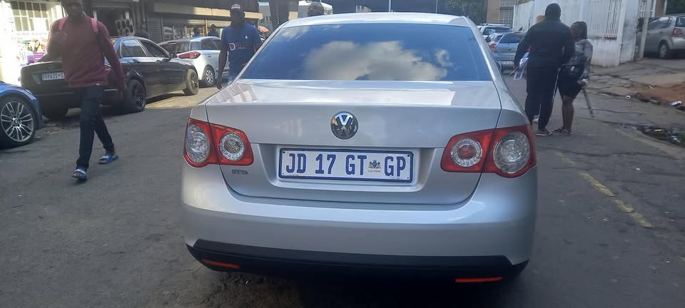 2007 VW JETTA 5 1.6 PETROL, MANUAL SEDAN, SILVER COLOR, 82000KM