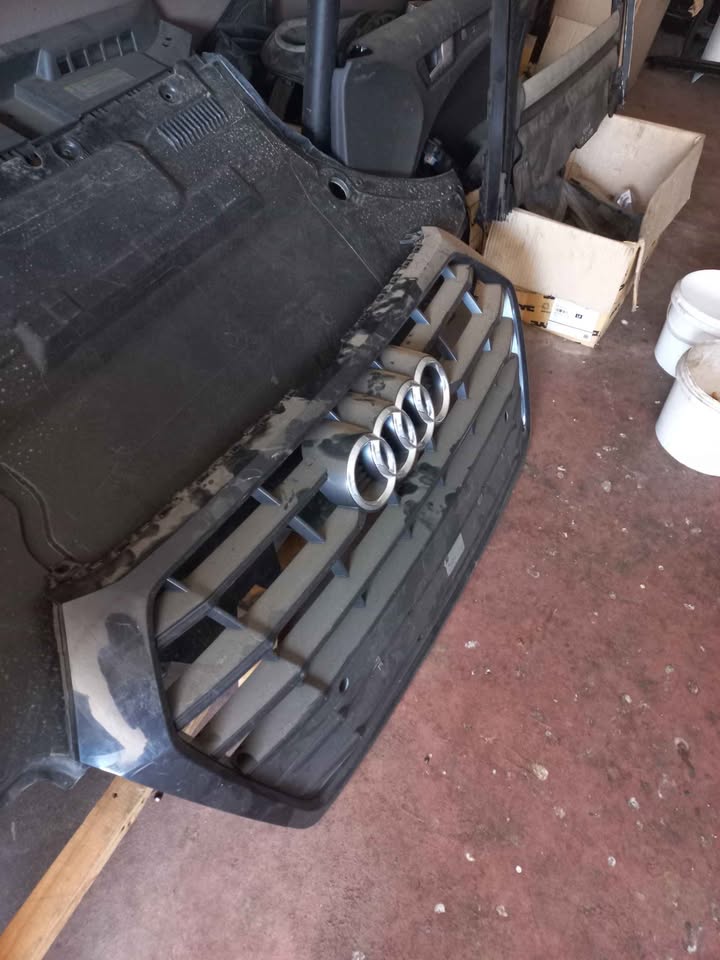 Audi A4 B8 Prefacelift Grill - Private Seller Audi A4 B8 Prefacelift Grill - Private Seller
