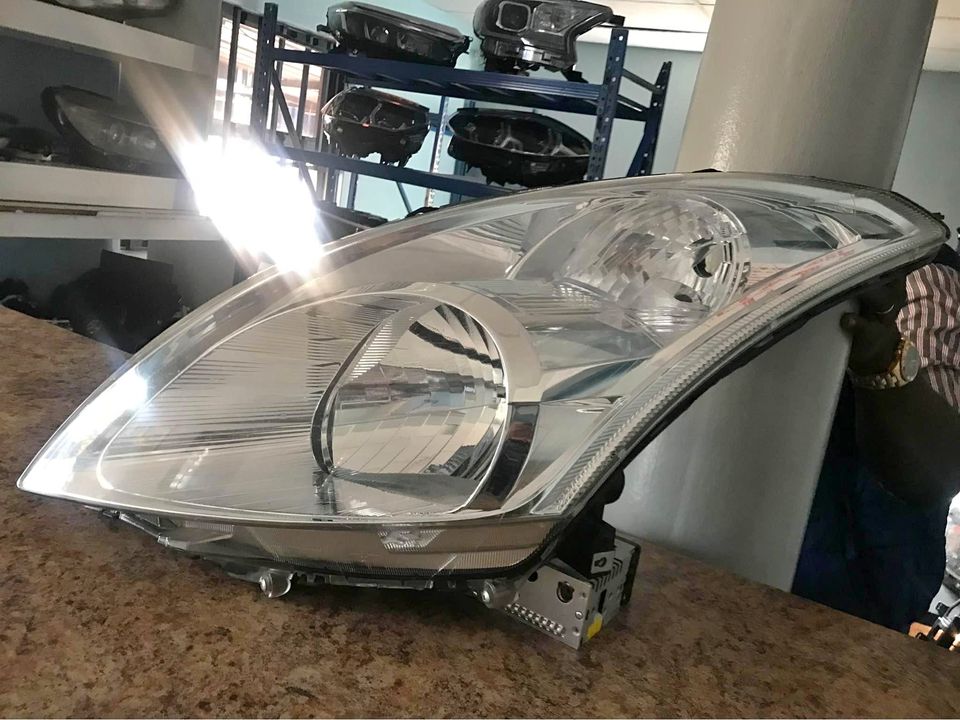 2015 Suzuki swift headlight right side - Private Seller 2015 Suzuki swift headlight right side - Private Seller