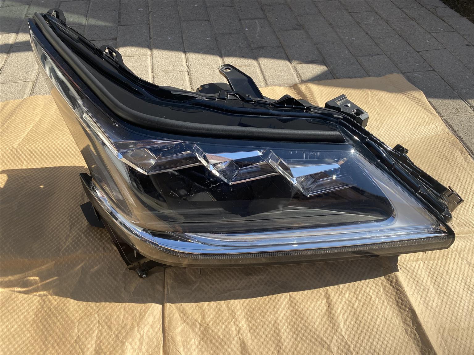2022 LEXUS LX570 FULL LED HEADLIGHT RIGHT SIDE FOR SALE. IN PRISTINE CONDITION