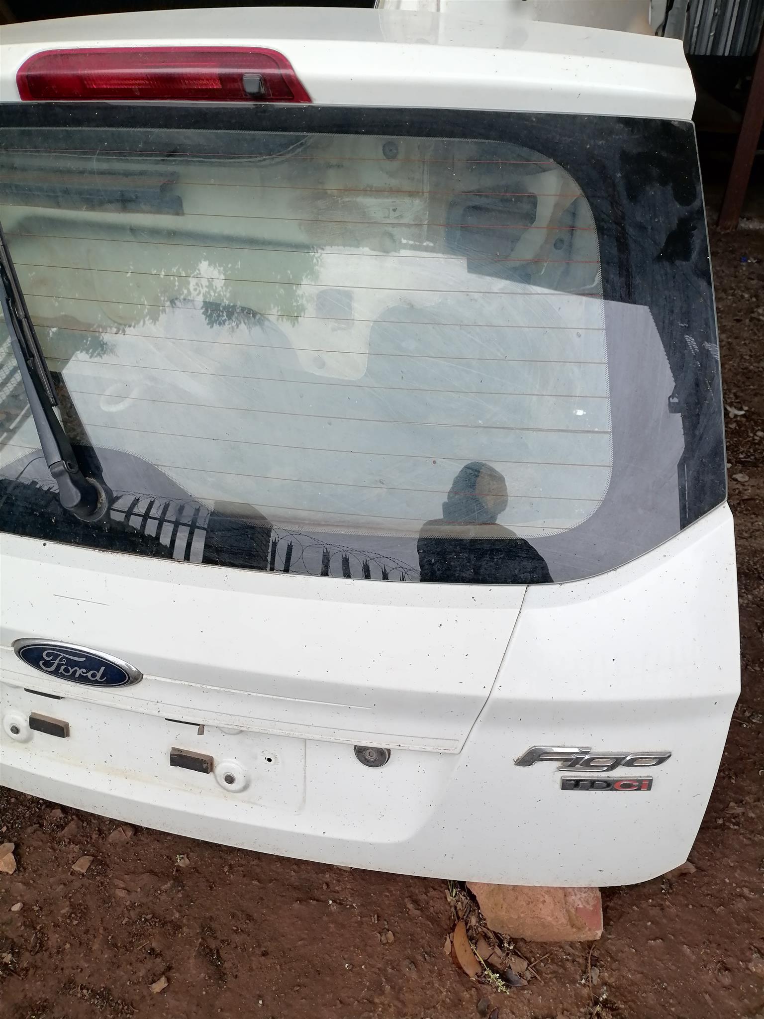 2013 Ford figo boots lid