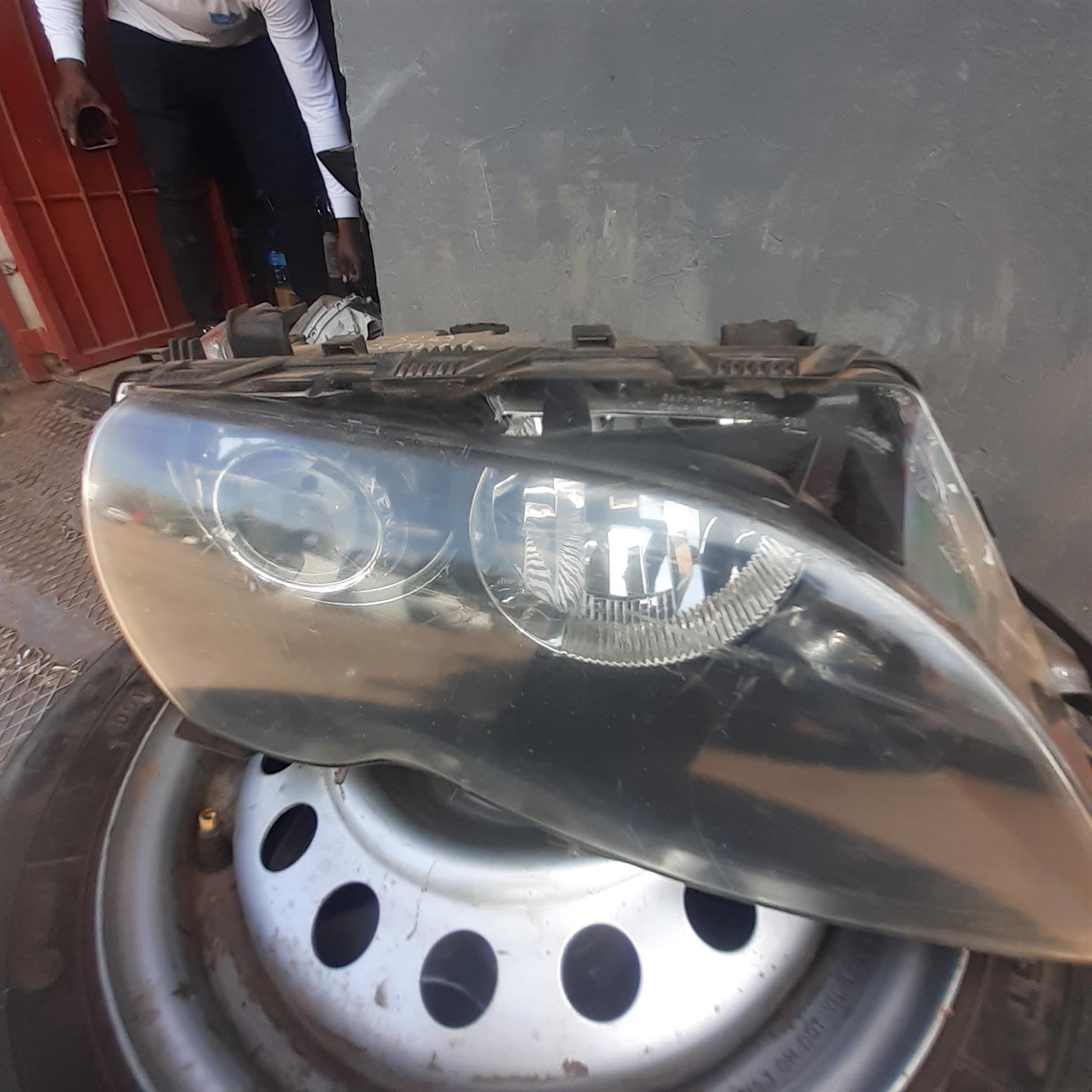 BMW 320D RIGHT HEADLIGHT FOR SALE DELIVERY AVAILABLE COUNTRY WIDE - Private Seller